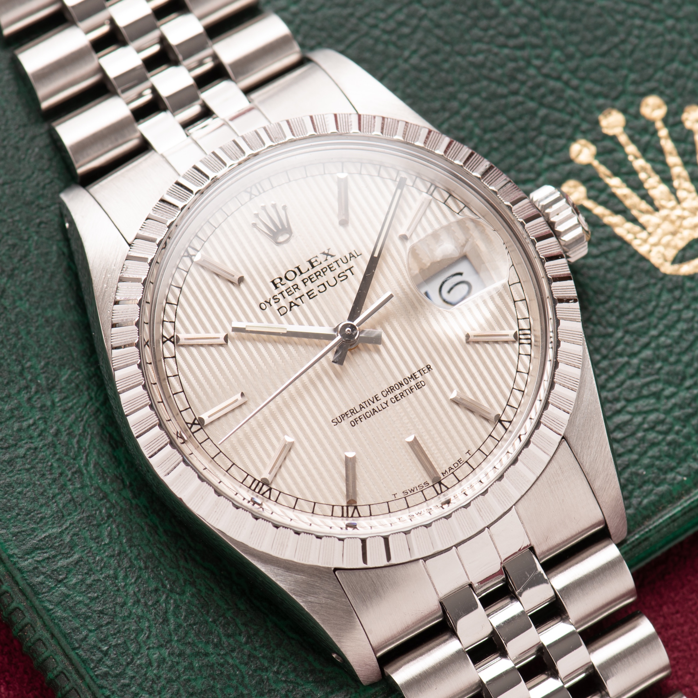 Zicht op Rolex Oyster Perpetual Datejust — zilveren tapisseriewijzerplaat — Ref. 16030 — 1988